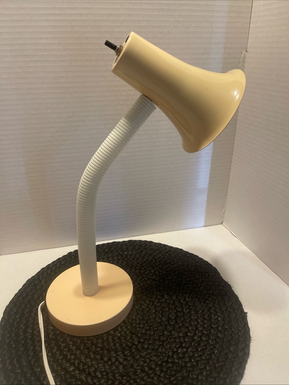 1950/60s Vintage beige/yellowish Gooseneck metal Desk Lamp
